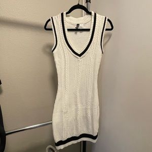 H&M DIVIDED SWEATER DRESS